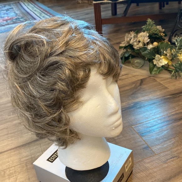 Wig - Picture 4 of 8